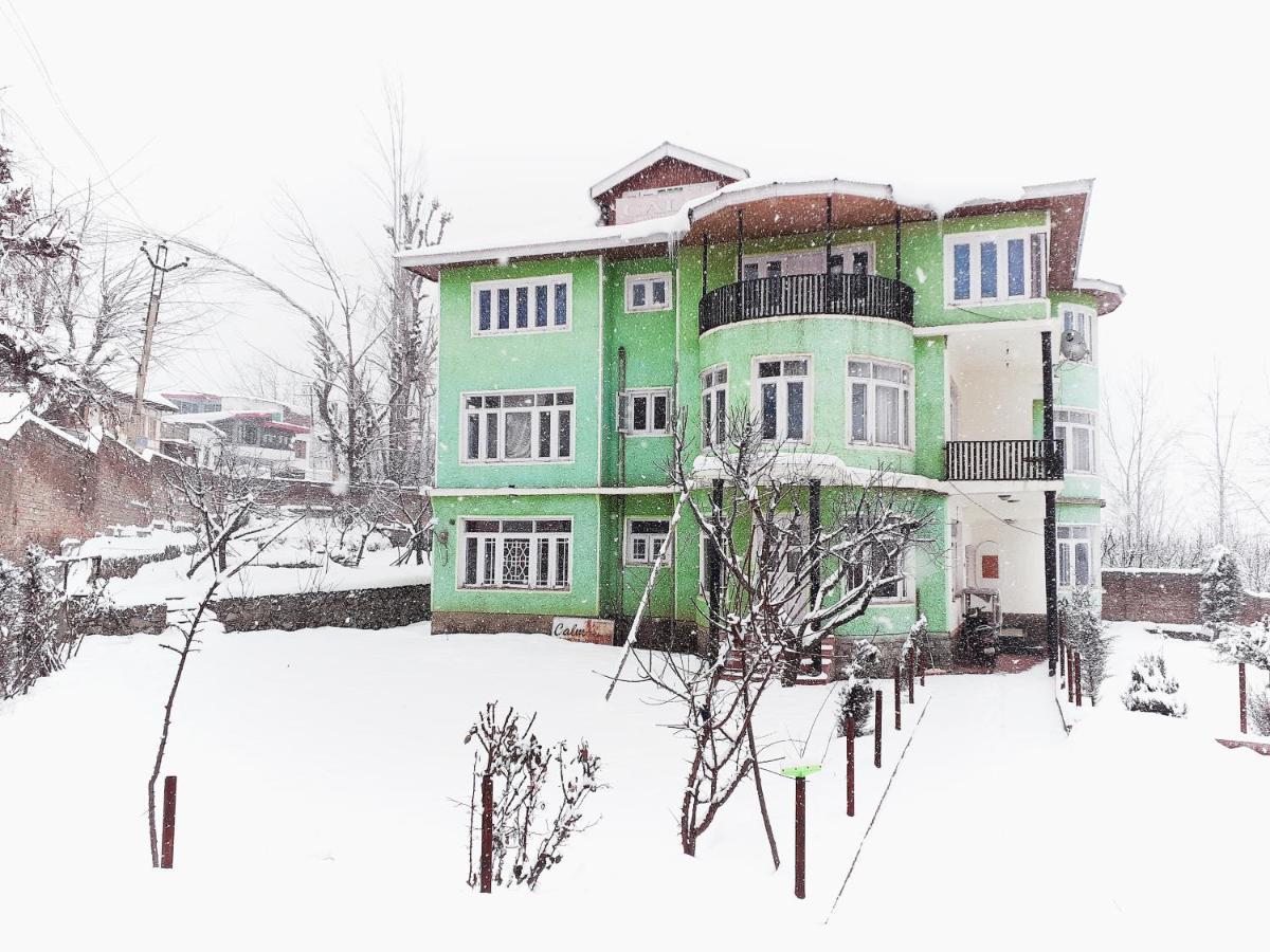 Calm Holiday Inn Srīnagar Buitenkant foto
