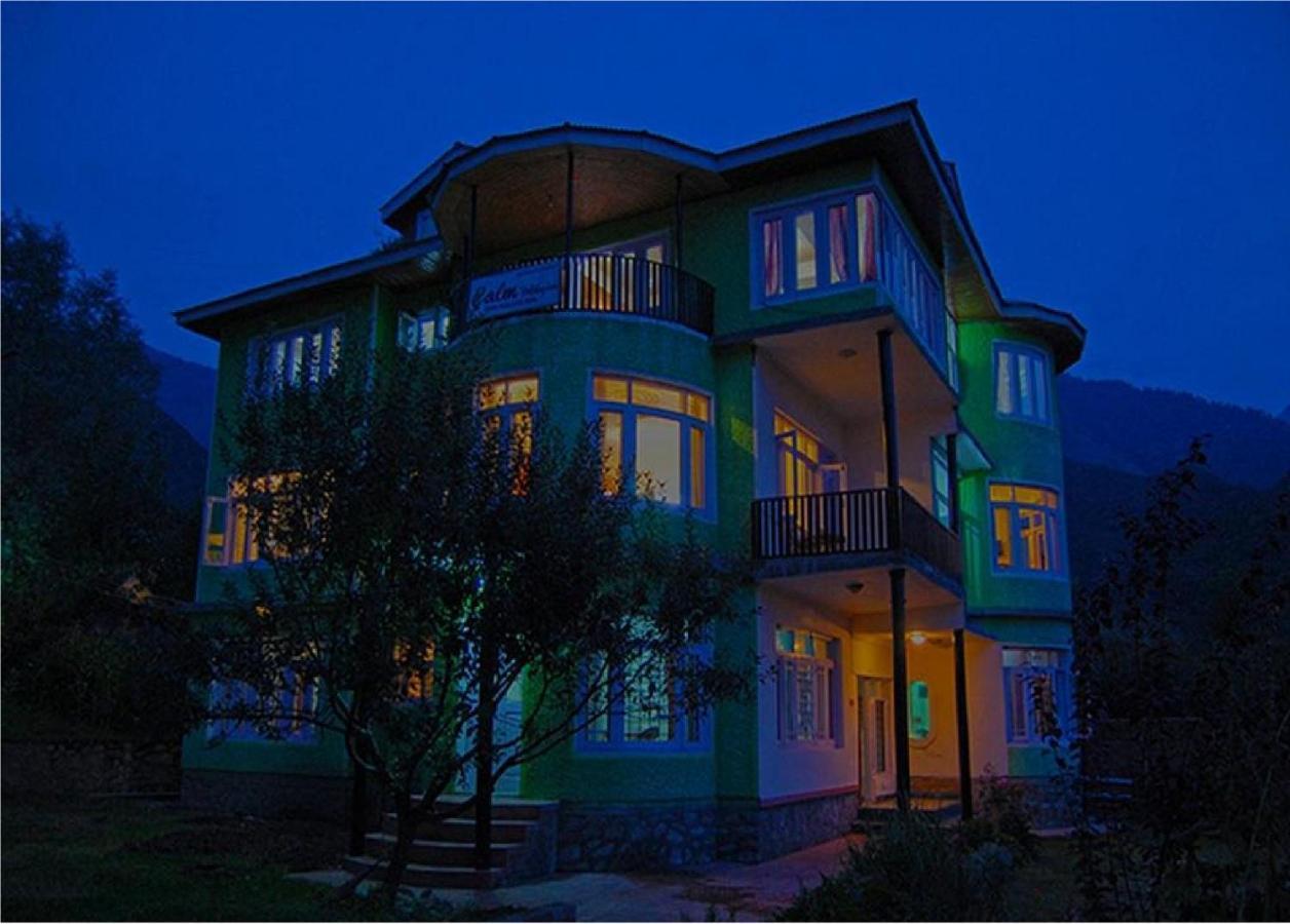 Calm Holiday Inn Srīnagar Buitenkant foto